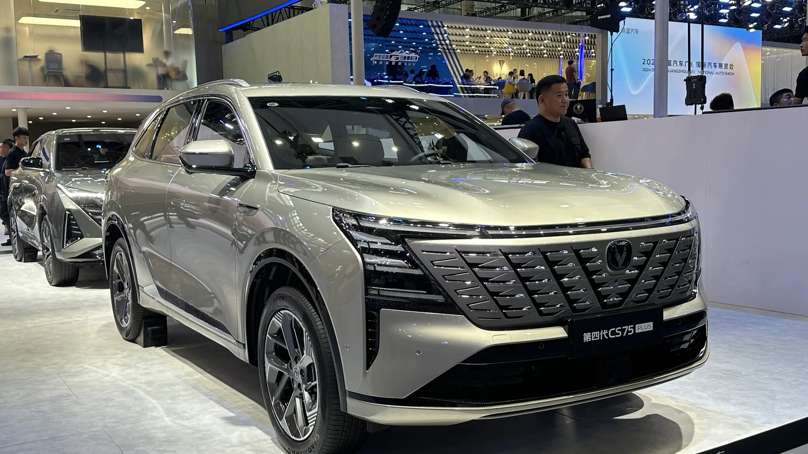 شانجان CS75 بلس — دفع رباعي متوسط أعلى